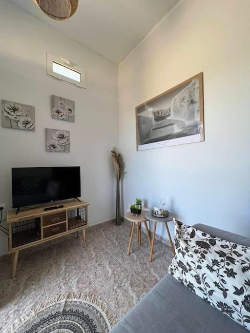 Beach Apartment Edem First Floor Perivólosz Kültér fotó